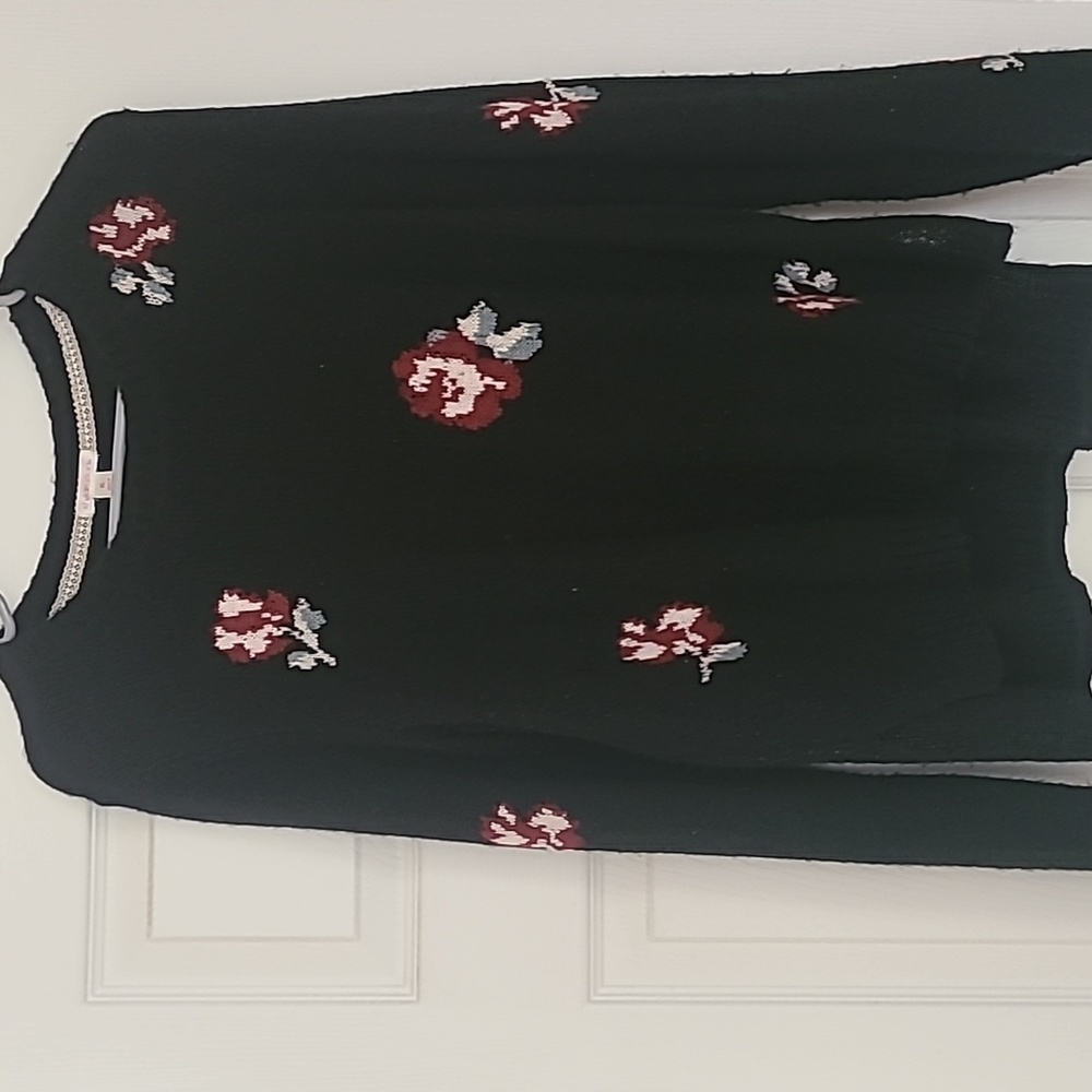 Xhilaration Juniors lightweight sweater